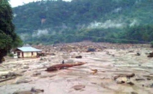 29 Siswa Madrasah di Mandailing Natal Disapu Banjir Bandang Saat Belajar, 8 Tewas dan 21 Hilang