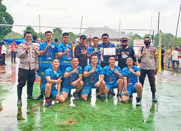 Raih Juara Pertama, Kapolres Apresiasi Prestasi Tim Bola Voli Bhayangkara Meranti