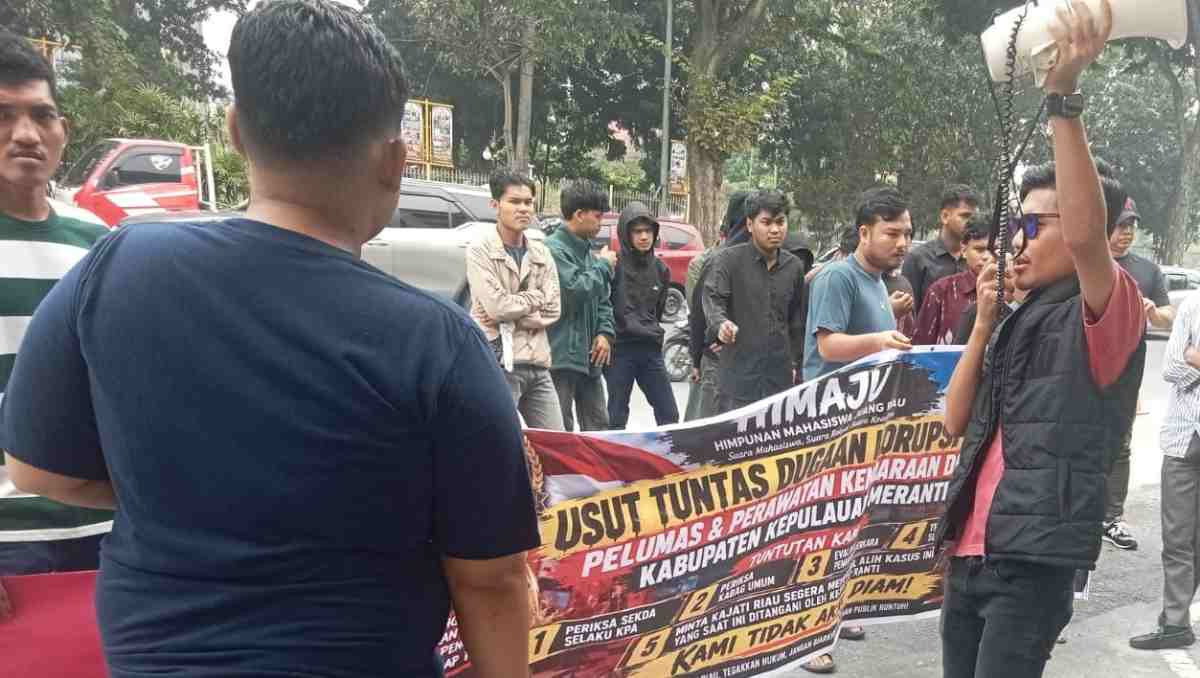 Penanganan Kasus Kendaraan Dinas Kepulauan Meranti Mandek, Mahasiswa Geruduk Kantor Kejati Riau