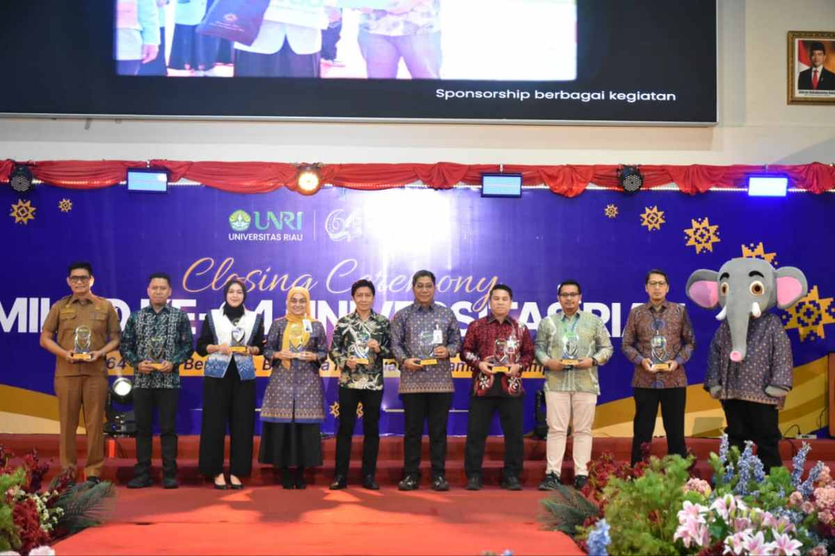BRK Syariah Terima Penghargaan di Milad ke-64 Unri, Sinergi Bangun Ekosistem Keuangan Kampus