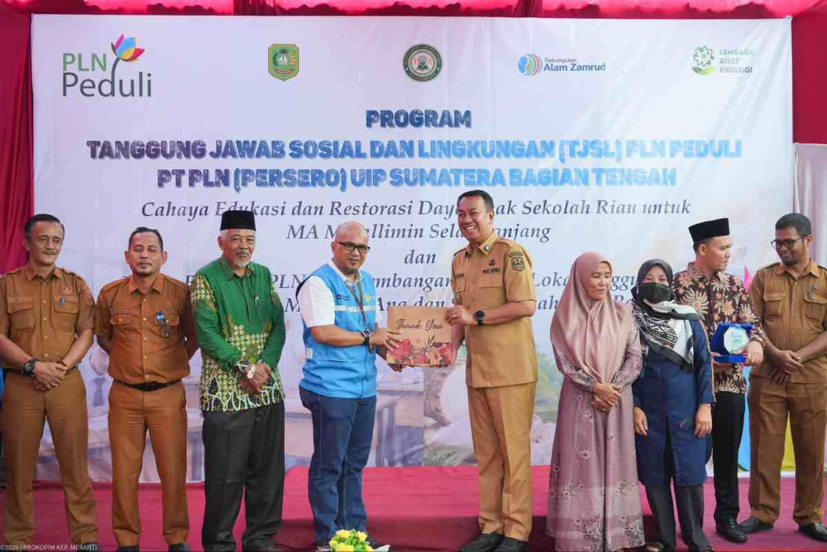 PLN Kucurkan Bantuan Pendidikan dan UMKM Sagu di Meranti, Wabup Pastikan Dukung Pembangunan SUTT 150 kV