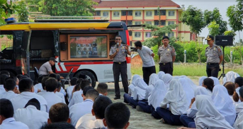 Polda Riau Edukasi Pelajar SMPN 38 Pekanbaru Agar Tidak Melakukan Bullying