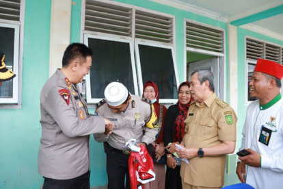 Ngajar di TPA, Aiptu Mustakim Dapat Hadiah dari Gubernur Riau dan Kapolda