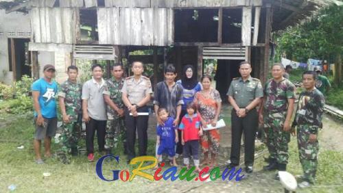 Pemuda Bersama TNI Robohkan Gubuk Reot Ruslan dan Akan Disulap Jadi Rumah