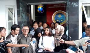 GoRiau Pengakuan Muncikari, Vanessa Angel ke Hotel Diantar Mobil Innova Plat Merah