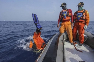 GoRiau Penyelam TNI AL Temukan Kotak Hitam CVR Lion Air JT610