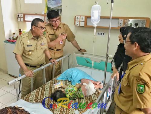 Wagubri Kunjungi Balita dan Anak 8 Tahun di RSUD Arifin Achmad Pekanbaru Akibat Luka Bakar
