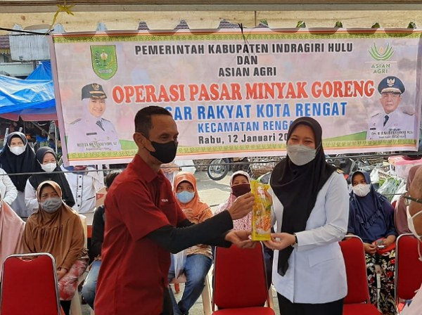 Bantu Pemerintah Stabilkan Harga Sembako, Asian Agri Dukung Pemkab Inhu Adakan Operasi Pasar Minyak Goreng