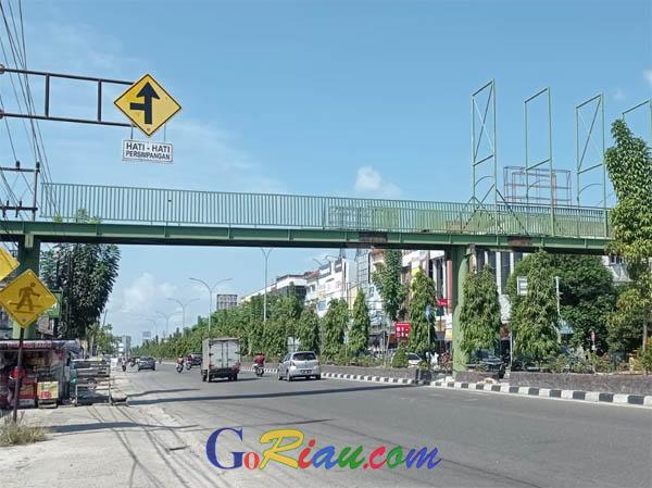 Bangun JPO di Jalan Tuanku Tambusai, Pemko Pekanbaru Disebut Tabrak Aturan