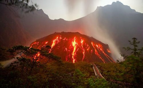 Letusan Gunung Kelud Renggut 2 Jiwa, 23 Hilang