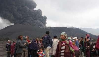 Malam Ini, Gunung Kelud Meletus, Semburkan Kerikil Sampai 15 Kilometer