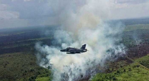 Satgas Udara Kerahkan Helikopter Bom Air ke Pelalawan, Jet Tempur AU Gelar Patroli