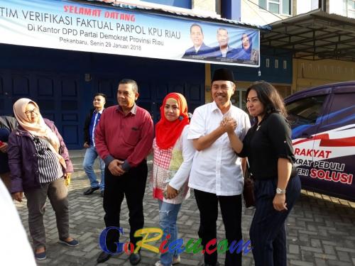 Nampak Syamsuar - Edy Nasution, Kader Demokrat Cegat Minta Selfie