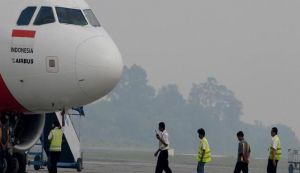 GoRiau Pesawat Belum Bisa Mendarat di Padang Karena Asap