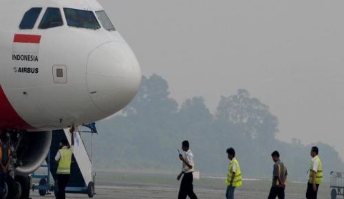 Pesawat Belum Bisa Mendarat di Padang Karena Asap