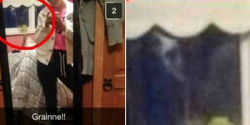 Lagi Selfie, Gadis Ini Diintip Hantu Perempuan Lewat Jendela, Ini Fotonya
