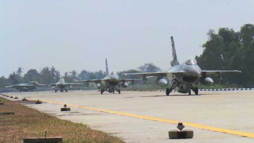 Jet Tempur Milik TNI AU Pangkalan Udara Roesmin Nurjadin Pekanbaru Mengalami Insiden di Landasan Pacu