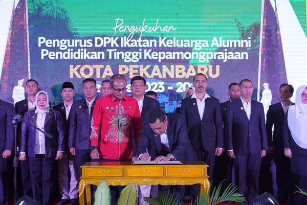 Pj Walikota Pekanbaru Muflihun Resmi Jadi Ketua DPK IKAPTK Pekanbaru 2023-2028