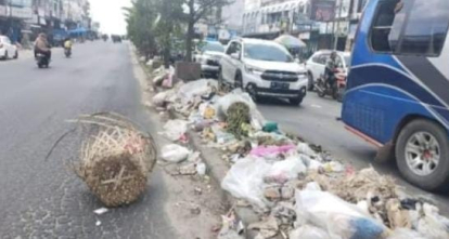 Trotoar Jalan Baganbatu Dipenuhi Sampah, Ini Penyebabnya