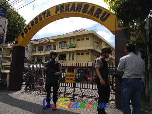 Pengamanan di Polresta Pekanbaru dan Seluruh Polsek Diperketat Pasca Serangan Bom di Polrestabes Surabaya