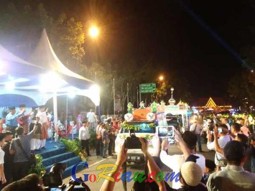 Dibuka Wan Thamrin Hasyim, Ribuan Masyarakat Saksikan Puluhan Pawai Takbir di Jalan Gajah Mada