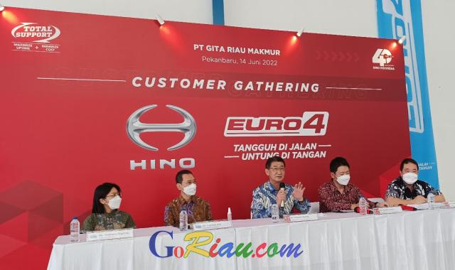 Hino Line Up Euro4 Hadir di Pekanbaru, Tangguh di Jalan, Untung di Tangan