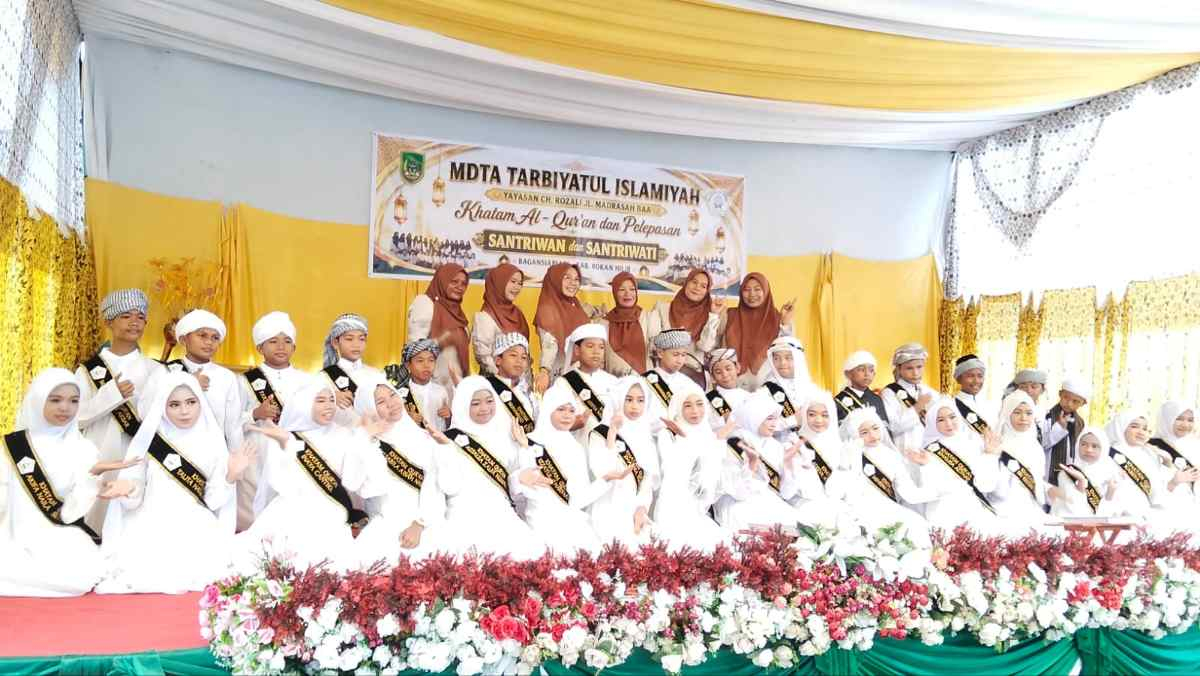 31 Santri MDTA Tarbiyatul Islamiyah Bagansiapiapi Rohil Lulus dengan Khatam Al-Quran