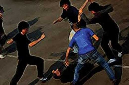 Pencuri Motor Dihajar Massa Usai Kepergok Beraksi di Halaman Masjid saat Jemaah Shalat Magrib