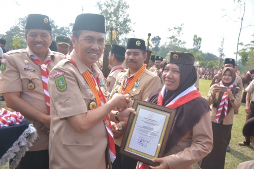 Meraih Juara II Tingkat Nasional, Gudep SDN 2 Kampung Dalam Dapat Hadiah Langsung dari Bupati Siak di Hari Pramuka 2018