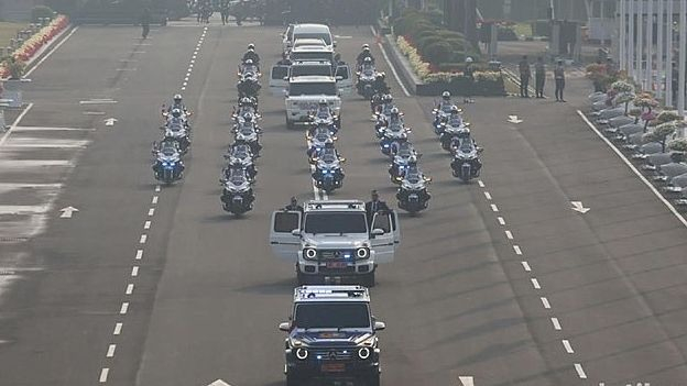 Tak Pakai Baju Adat, Prabowo Tiba di Sidang MPR Kendarai Maung Garuda