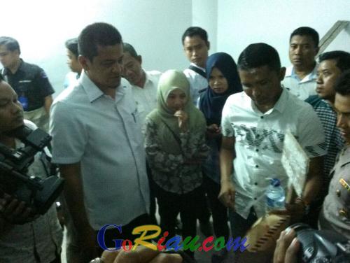Geruduk Gedung DPRD Riau, Polisi Pekanbaru Temukan Alat Hisap Sabu dan Papan Bertuliskan Dilarang Keras Nyabu Disini