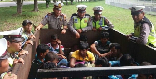 Berawal dari Razia Jalan Raya, Polisi Dumai Temukan 26 Orang Imigran Asal Bangladesh Sembunyi di Truk