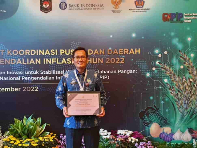 Riau Terima Penghargaan Nominasi TPID Provinsi Berkinerja Terbaik di Kawasan Sumatera