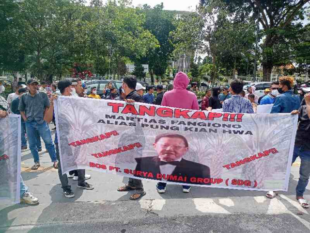 Demo, Massa Minta Kejati Riau Tangkap Bos Surya Dumai Group, Ini Alasannya..