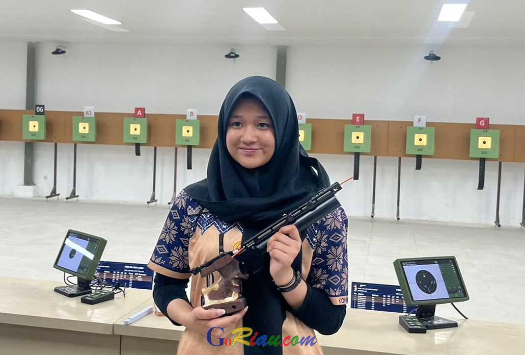Membanggakan! Rihadatul Asyifa Persembahkan Medali Emas Menembak untuk Riau