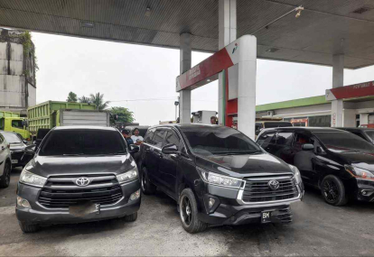 Diduga Dikuasai Mobil Pelangsir, Distribusi Solar Subsidi di SPBU Hangtuah Duri Disorot: Fortuner Ikut Antre, Aparat Diminta Bertindak