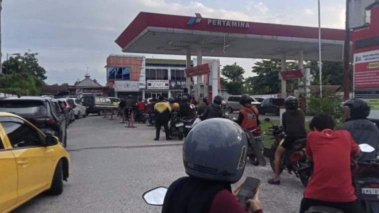 Pemprov Riau Desak BPH Migas Tambah Kuota dan Pastikan Antrean BBM Segera Teratasi