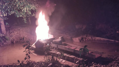 Aktivitas PETI Malam Hari, Polisi Musnahkan Rakit di Dekat Gedung DPRD Kuansing