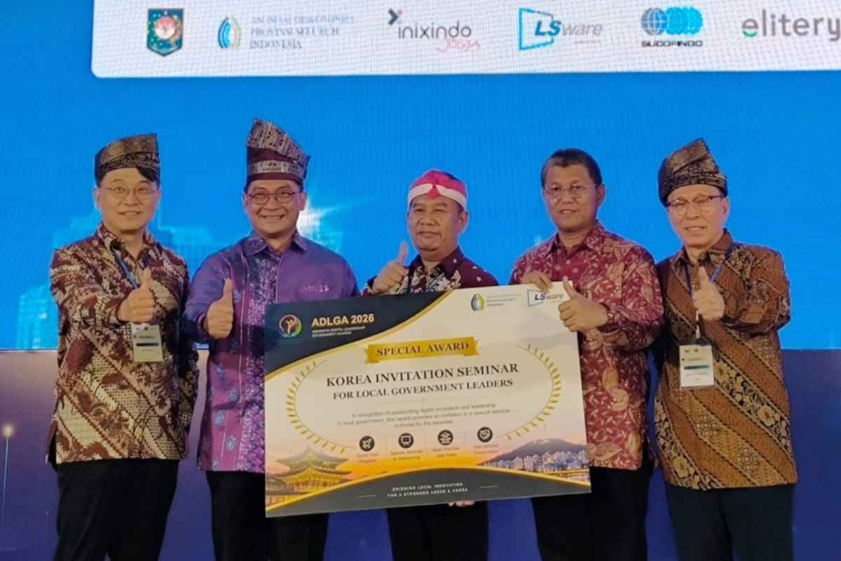 Kenakan Tanjak Melayu, CEO LS Ware Korea Undang Sekda Riau ke Seminar Keamanan Siber