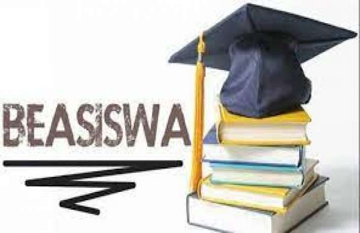 Kucurkan Dana Rp6,7 Miliar, Pemprov Riau Cairkan Bansos Pendidikan untuk Ribuan Mahasiswa