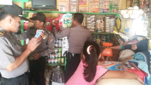 Polisi di Pelalawan Mulai Gencar Razia Makanan dan Minuman Kadaluarsa