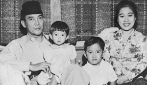 GoRiau Janda Beranak 5 yang Dinikahi Bung Karno Ini Mendampinginya di Detik-detik Terakhir