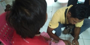 GoRiau Ibu Kandung dan Ayah Tiri yang Rantai dan Paksa Anak Mengemis di Padang Jadi Tersangka