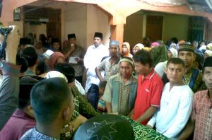 GoRiau Wakil Bupati Melayat ke Rumah Kades Buatan Dua