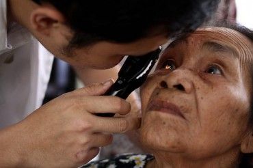 Begini Cara Memperlambat Munculnya Katarak