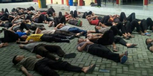 Tak Ikut Salat Berjamaah di Masjid, Satu Kompi Polisi Dijemur Kasat Sabhara