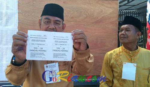 Selesai Mencoblos di TPS 28 Pandau Jaya Siak Hulu, Warga Dapat Souvernir dan Doorprize