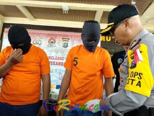 Polresta Pekanbaru Bekuk Oknum Pegawai Lapas Pasca Terbongkarnya Kasus Penyusupan Sabu Lewat Selangkangan di Bandara SSK II