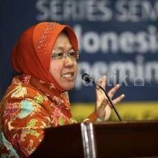 Demi Surabaya Hijau, Ini Kisah Risma Tanam Pohon Hingga Jam 3 Pagi