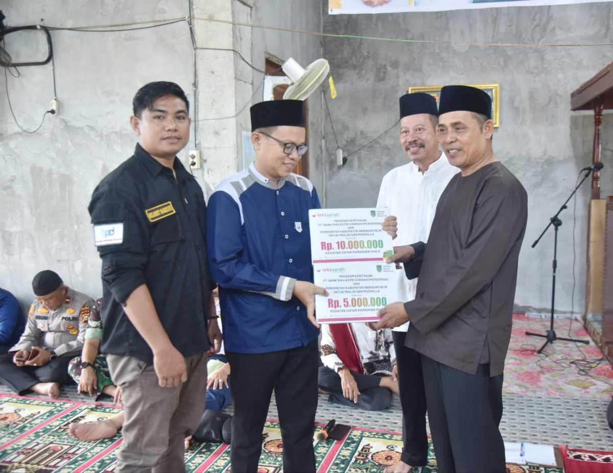 Bank Riau Kepri Syariah Tembilahan Serahkan CSR untuk Masjid Al Huda Teluk Belengkong Inhil